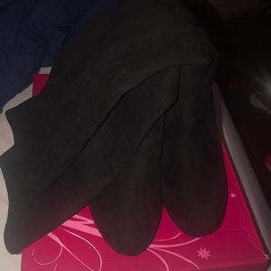 Black knees high boots